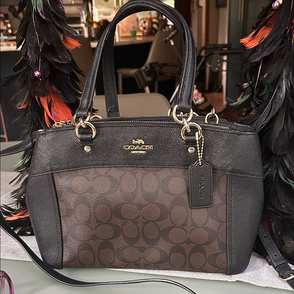 Coach 🖤🤎 Black and Brown Signature Satchel/ Crossbody (EUC) LIKE NEW